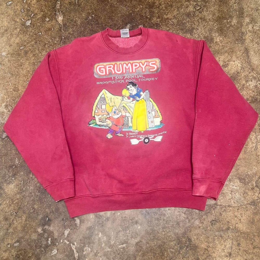 Vintage 1995 Disney Grumpys Broomstick Pool Tourney Sweatshirt Red Mens XL